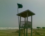 Incorporan en las playas la bandera negras por tormentas eléctricas.